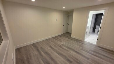 1305 S Puget Dr in Renton, WA - Building Photo - Building Photo