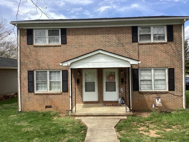 property at 915 Woodland Ave