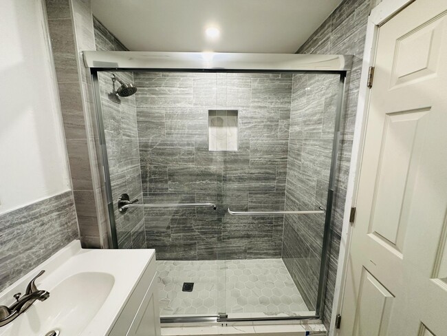 1330 N J Terrace in Lake Worth Beach, FL - Building Photo - Building Photo