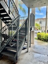 6725 NW 174th Terrace in Miami Gardens, FL - Foto de edificio - Building Photo