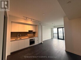 4015 The Exchange in Mississauga, ON - Building Photo