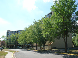 Dover Hill Apartments in Golden Valley, MN - Building Photo - Building Photo