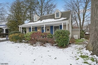 16-21 Split Rock Rd in Fair Lawn, NJ - Building Photo - Building Photo