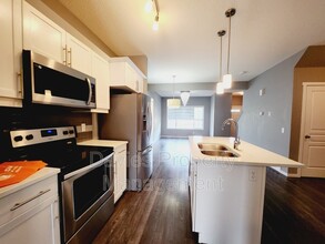 8209-8217 217 St NW in Edmonton, AB - Building Photo - Building Photo