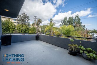 937 Palm Ave in West Hollywood, CA - Building Photo - Building Photo
