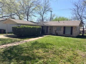 8520 Woodstone Dr in Austin, TX - Building Photo