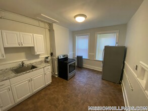 37 Forest St in Boston, MA - Building Photo - Building Photo