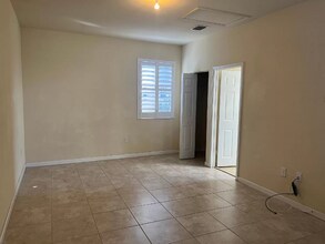 9448 SW 171st Pl-Unit -Studio in Miami, FL - Building Photo - Building Photo