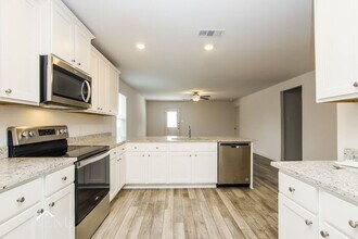 18605 Allen Welch Dr in Elgin, TX - Building Photo - Building Photo