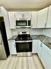 460 Base Ave E in Venice, FL - Building Photo - Building Photo