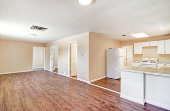 2424 Vista Grande Dr NW in Albuquerque, NM - Foto de edificio - Building Photo