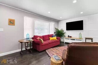 2737 Claire Terrace in Decatur, GA - Foto de edificio - Building Photo