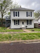 103 N 10th St in Pekin, IL - Building Photo