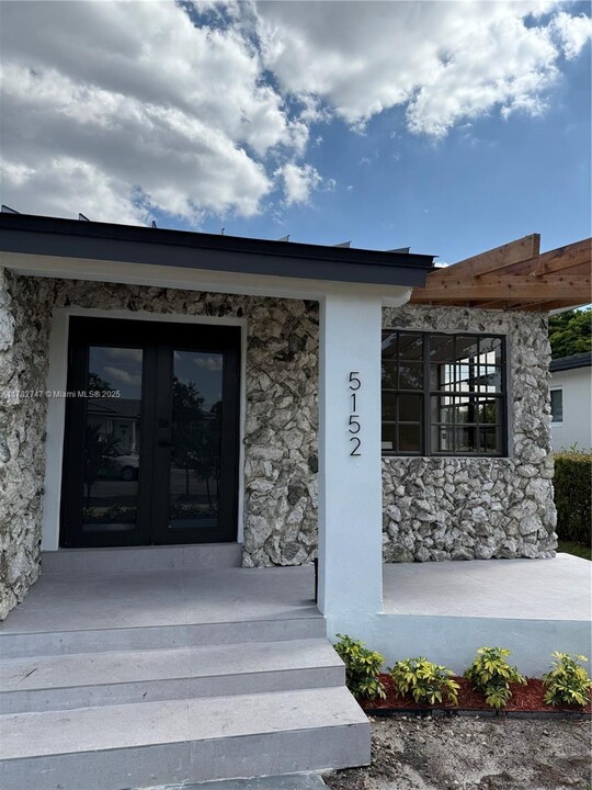 5152 SW 6th St in Coral Gables, FL - Building Photo