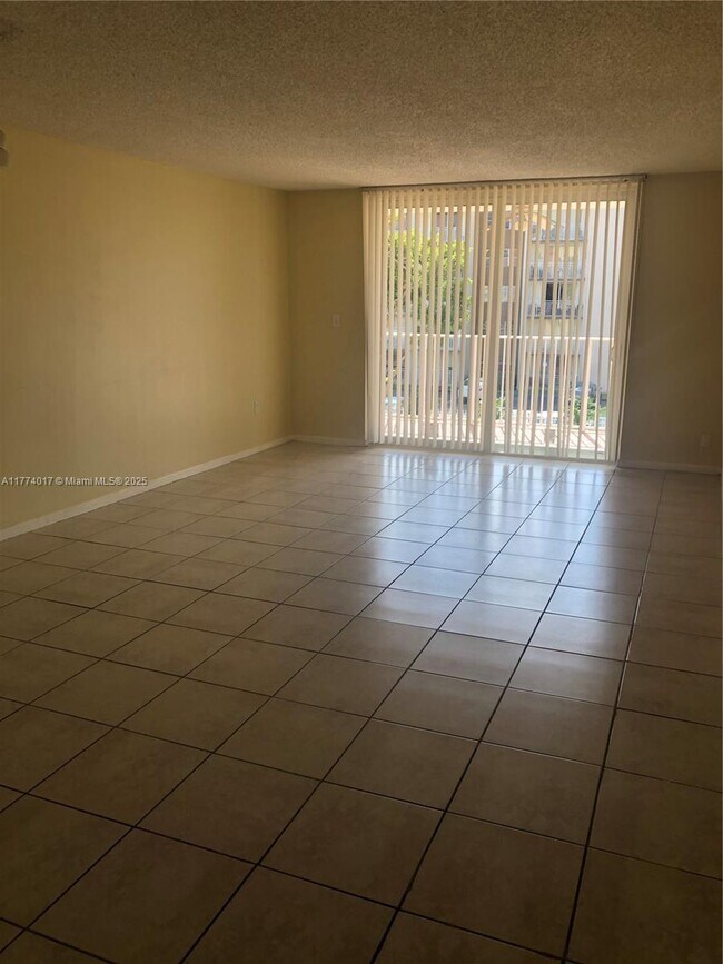 6980 NW 186th St in Hialeah, FL - Building Photo - Building Photo