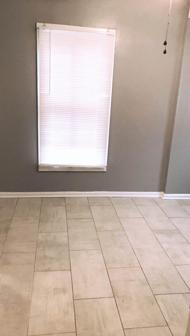 2325 Spain St in Baton Rouge, LA - Foto de edificio - Building Photo