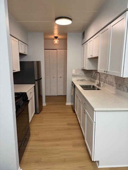 300 S Roselle Rd, Unit 307 in Schaumburg, IL - Building Photo