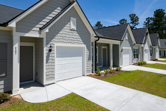 The Cottages at New Hampstead in Savannah, GA - Building Photo - Building Photo