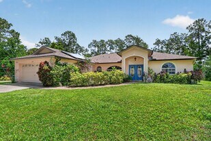 590 6th St NE in Naples, FL - Building Photo
