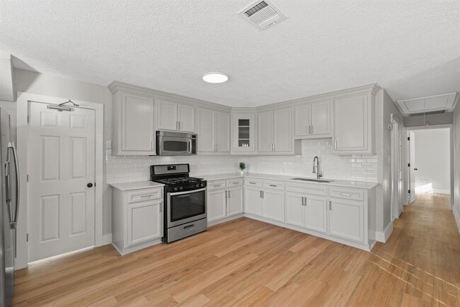 property at 915 Avenue E