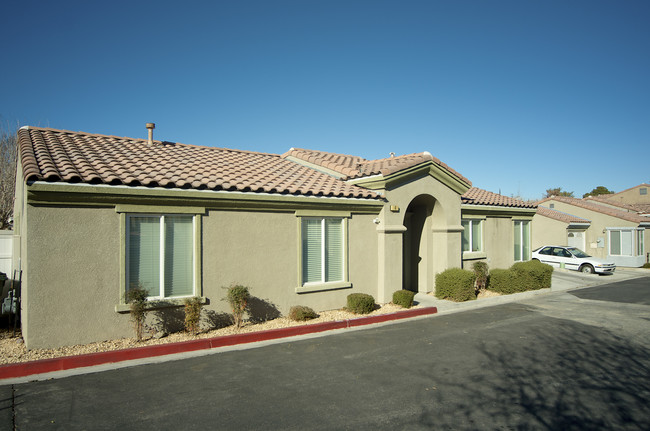 Seneca Village in Victorville, CA - Foto de edificio - Building Photo