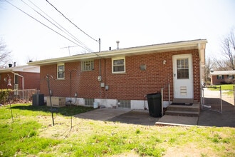 1371 Cove Ln in St. Louis, MO - Building Photo - Building Photo