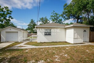 2610 E Annie St, Unit 418 in Tampa, FL - Building Photo