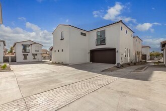 7621 E University Dr in Mesa, AZ - Building Photo - Building Photo