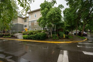 The Green Condominiums in Bellevue, WA - Building Photo