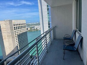 325 S Biscayne Blvd, Unit 921 in Miami, FL - Foto de edificio - Building Photo