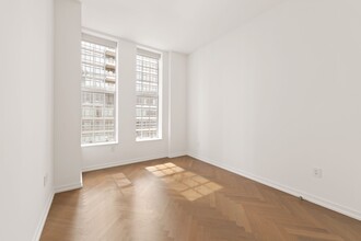 184 Kent Ave in Brooklyn, NY - Building Photo - Building Photo