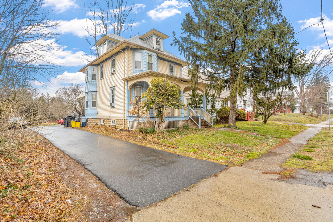 1639 Pennington Rd in Ewing, NJ - Building Photo