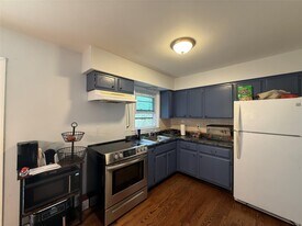 33 Mi-Anna Dr in Mahopac, NY - Building Photo