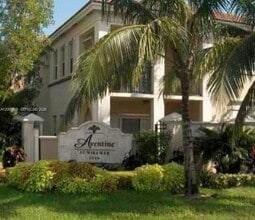 2439 Centergate Dr in Miramar, FL - Building Photo - Building Photo