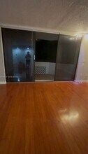 911 E Ponce De Leon Blvd in Coral Gables, FL - Building Photo - Building Photo