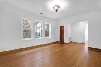 6311 N Oakley Ave in Chicago, IL - Building Photo - Building Photo