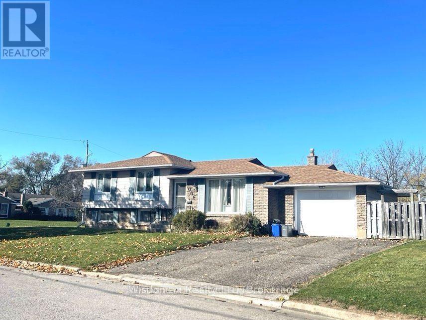 1 Donlon Cir in St Catharines, ON - Building Photo