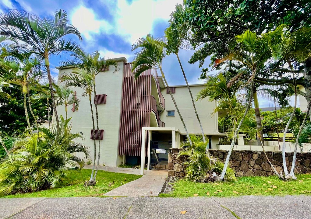 1914 University Ave in Honolulu, HI - Building Photo