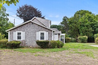 405 Sandwich Rd in Falmouth, MA - Foto de edificio - Building Photo
