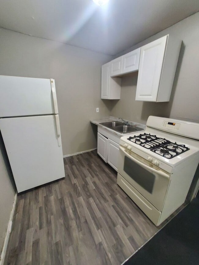2214-2220 W Hopkins St.