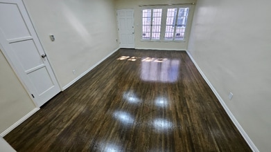 120 N Gale Dr, Unit 120 in Beverly Hills, CA - Building Photo - Building Photo