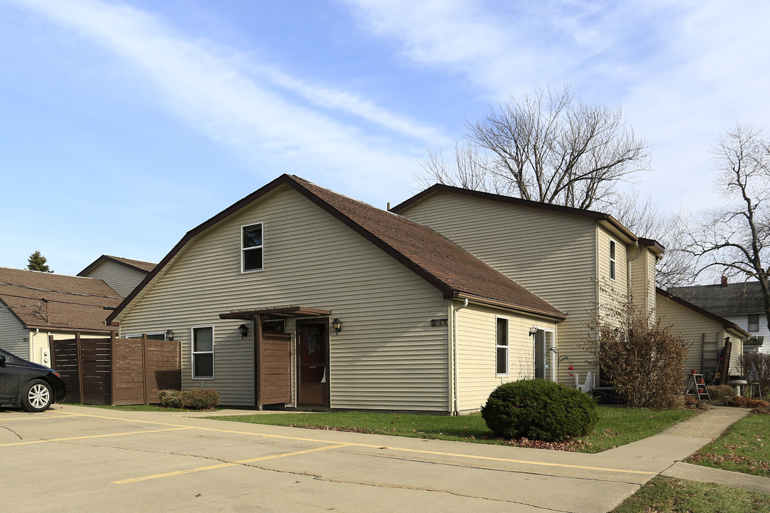 Woodbine Apartments in Ashtabula, OH - Building Photo