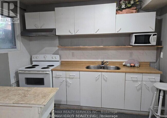 38 Carter Dr in Brampton, ON - Building Photo - Building Photo