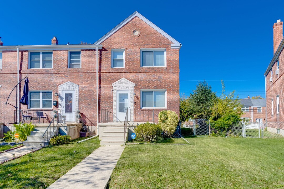 5570 Channing Rd in Baltimore, MD - Building Photo