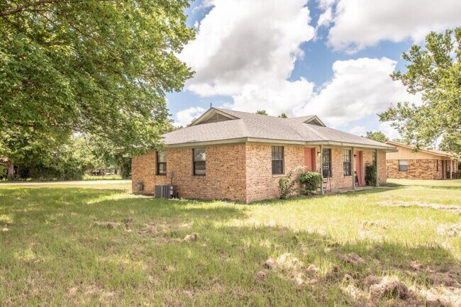 1801 Cheryl Dr in Caldwell, TX - Building Photo - Building Photo
