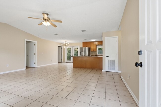 533 Joseph Cir in Southport, FL - Building Photo - Building Photo