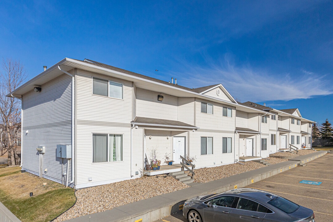 Kensington Estates in Sherwood Park, AB - Building Photo