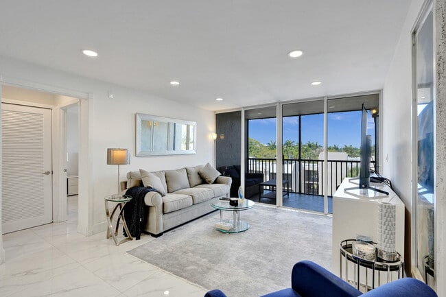 6 Royal Palm Way in Boca Raton, FL - Building Photo - Building Photo