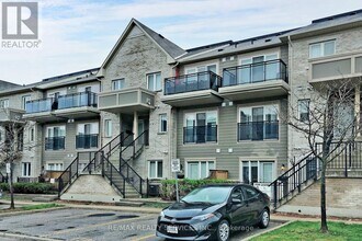 60-60 Fairwood Cir in Brampton, ON - Building Photo - Building Photo