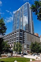 240 E Illinois St in Chicago, IL - Building Photo